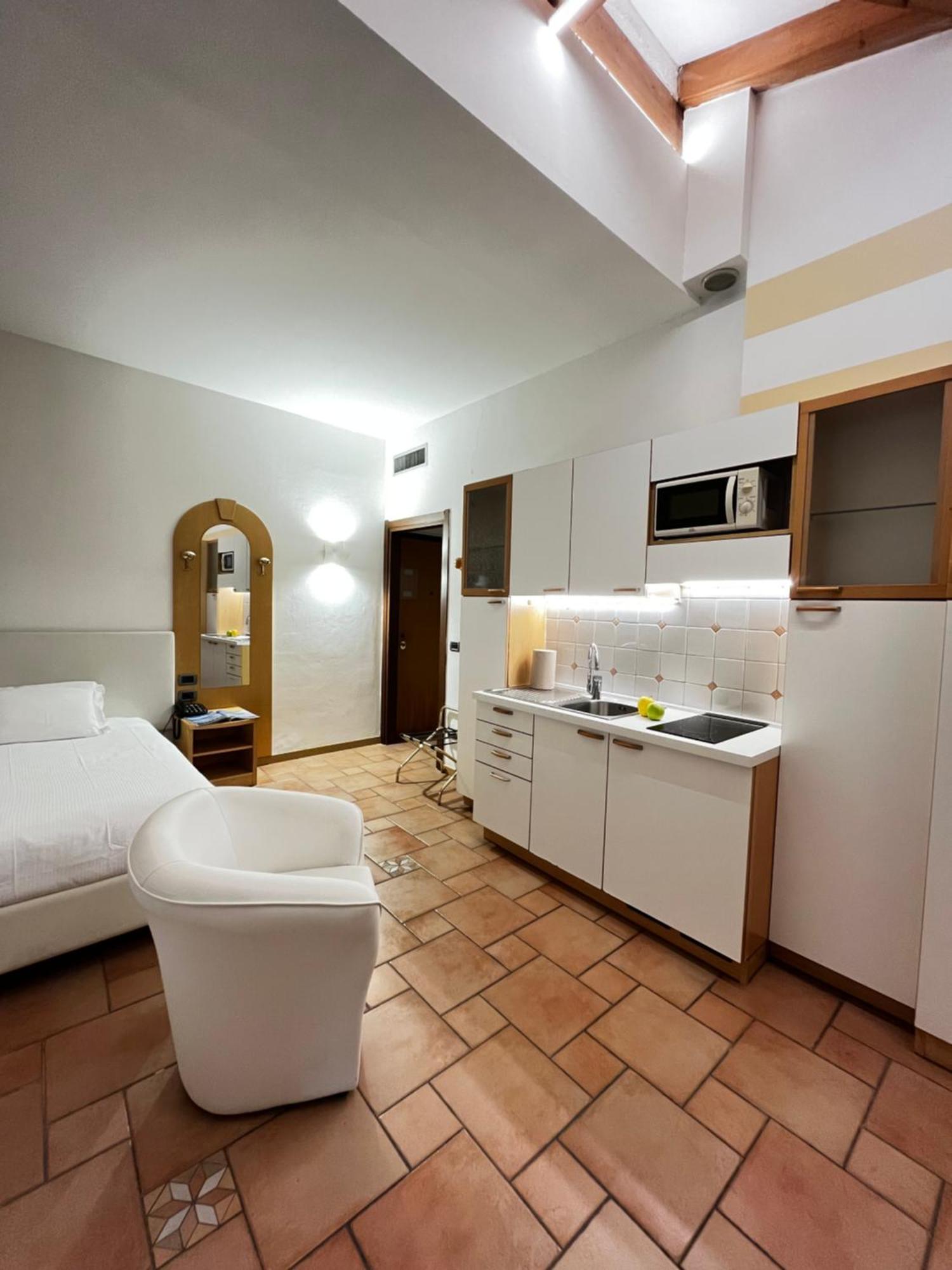 Manci Apartments By Hotel America Trento Eksteriør bilde